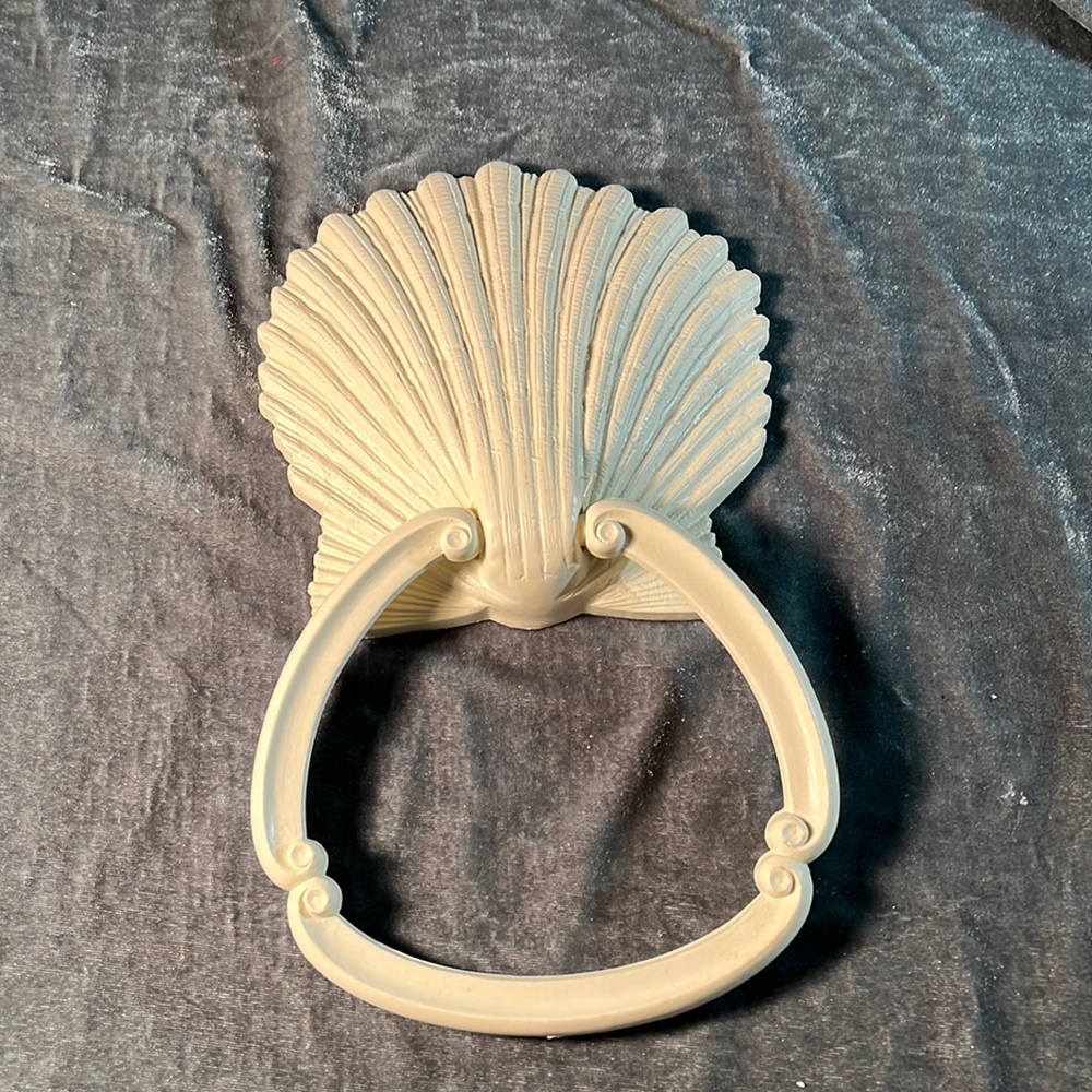 Shell Towel Holder